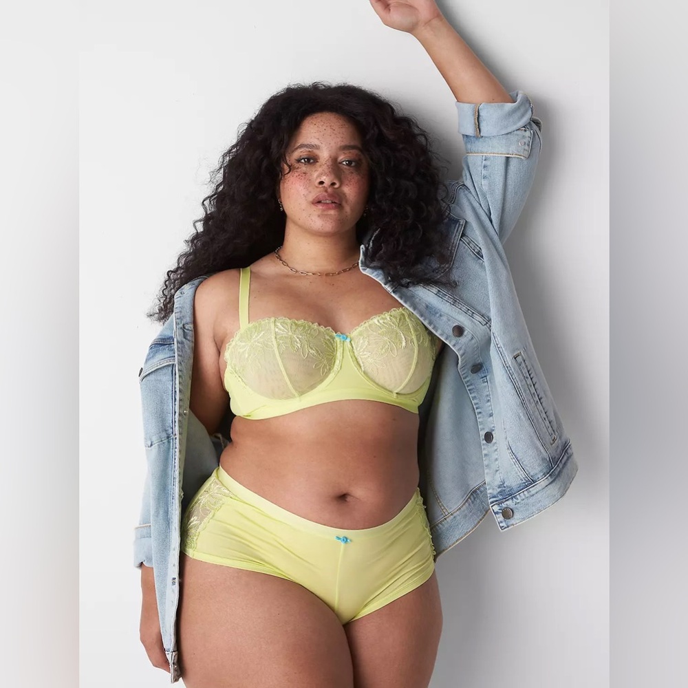 Embroidered SET Unlined Straight Balconette Bra & Boyshort